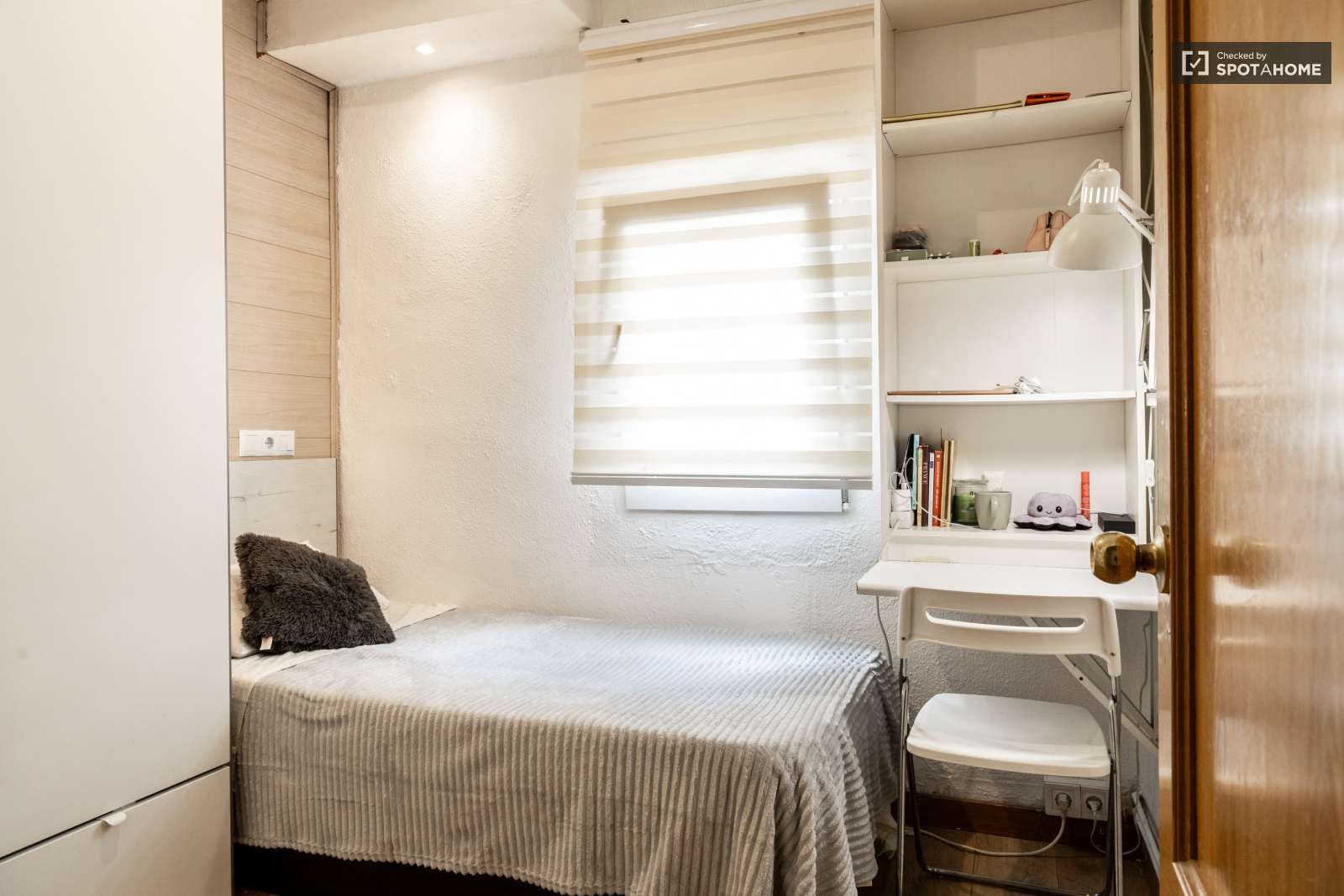 Bedroom of Flat to share in  Madrid Capital  with Air Conditioner, Heating and Terrace