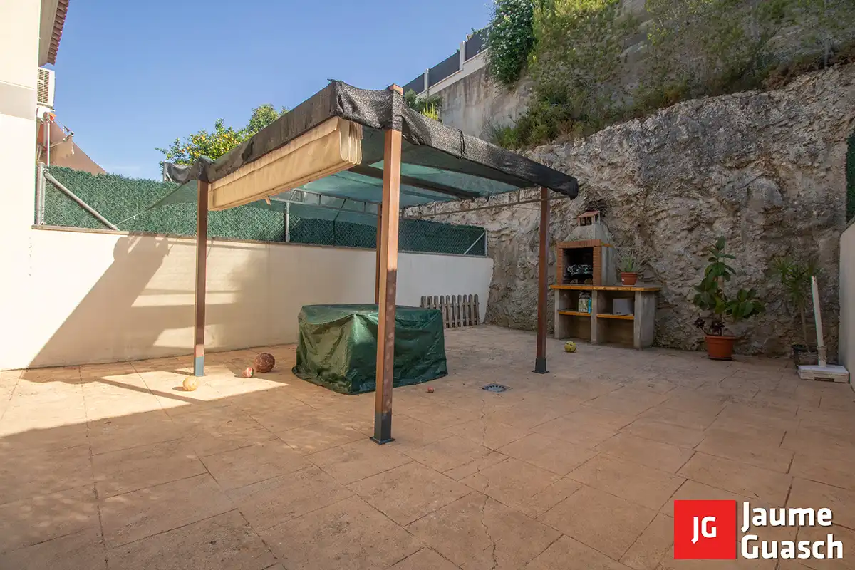 Terrassa de Casa adosada en venda en La Pobla de Montornès   amb Calefacció, Parquet i Traster