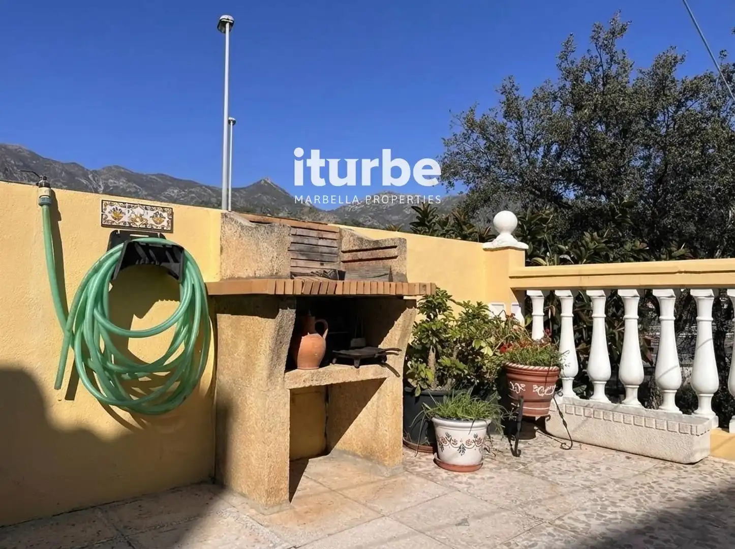 Vista exterior de Casa adosada en venta en Marbella con Aire acondicionado, Terraza y Horno