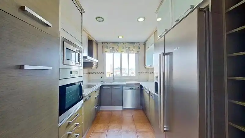 Küche von Dachboden zum Verkauf in Cúllar Vega mit Terrasse und Balkon