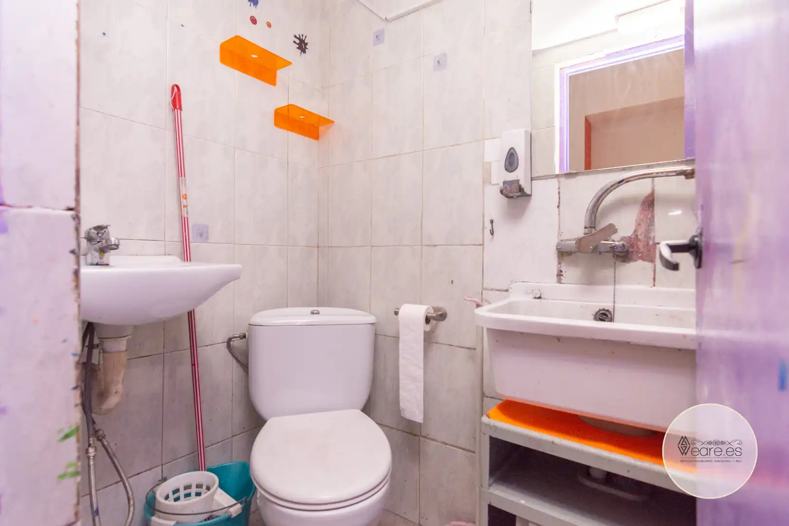 Bathroom of Commercial properties for rent in Barcelona  with Air Conditioner