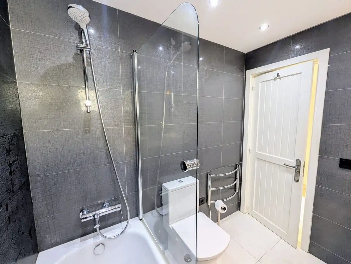 Baño de Ático en venta en Marbella con Aire acondicionado, Amueblado y Piscina comunitaria