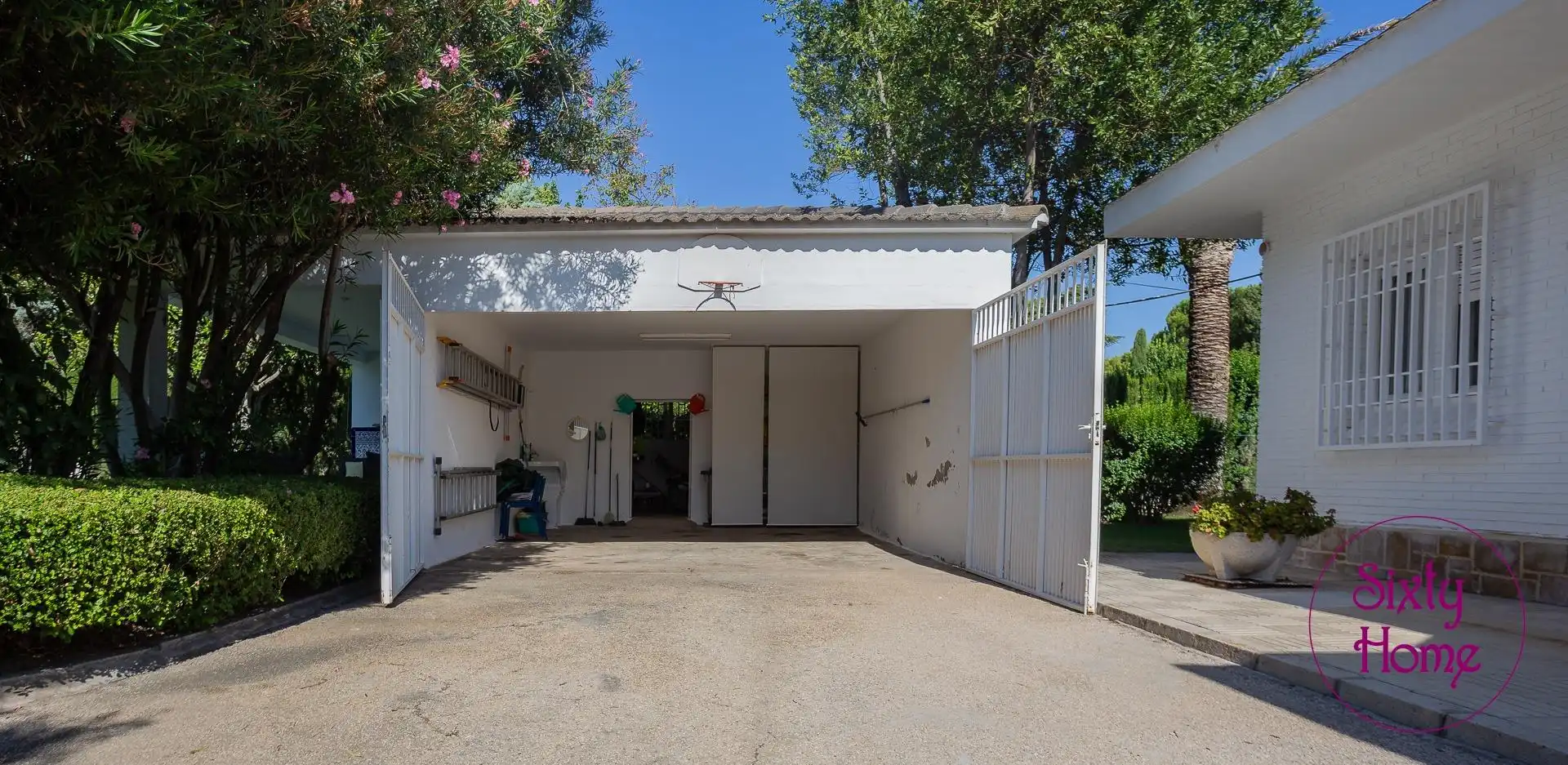 Aparcament de Casa o xalet en venda en Zaragoza amb Aire condicionat, Calefacció i Jardí privat