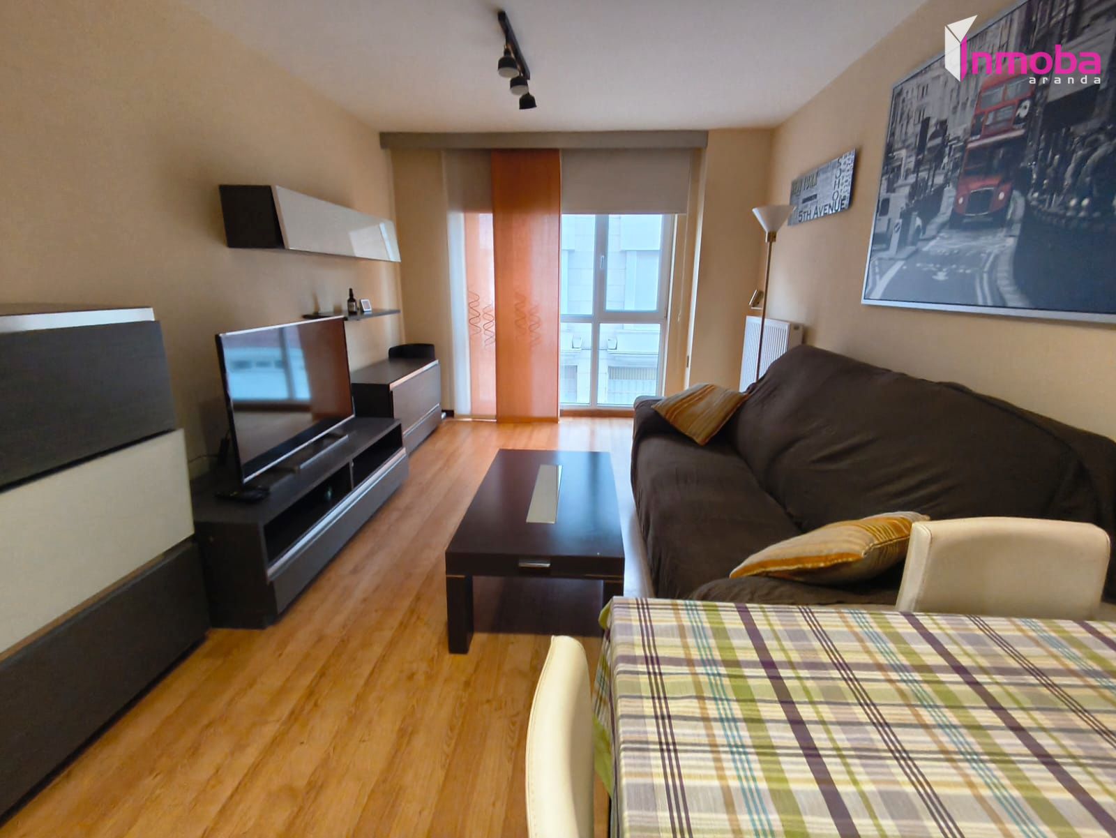 Sala d'estar de Pis en venda en Aranda de Duero amb Calefacció, Parquet i Internet