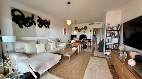 Foto 3 de Apartamento en venta en Calle Pico Alcazaba, 21, Benatalaya, Estepona