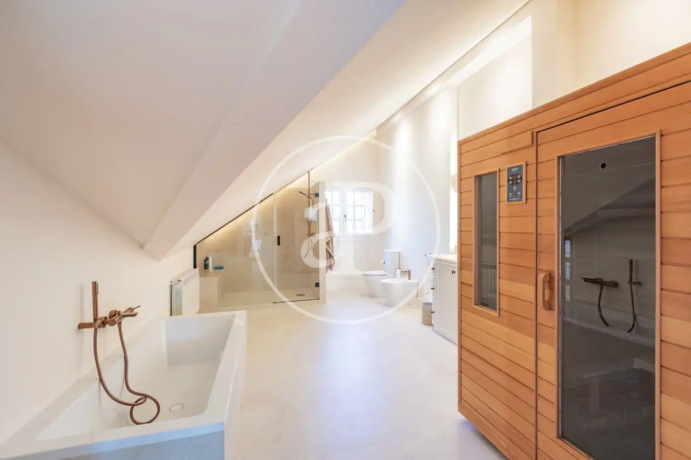 Bathroom of Houses for rent in Madrid  with Air Conditioner, Heating and Private garden
