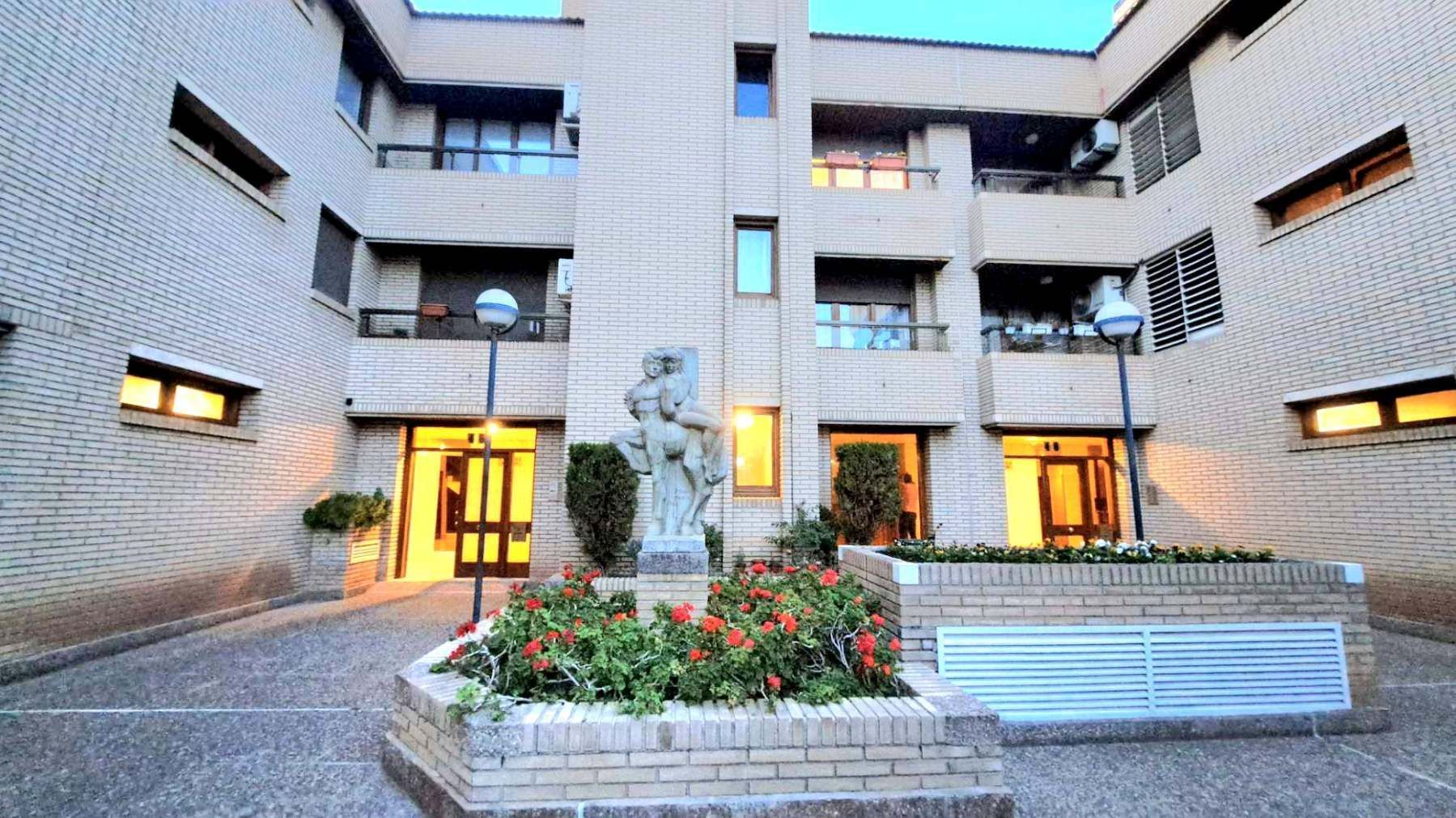 Exterior view of Flat for sale in  Zaragoza Capital  with Air Conditioner, Heating and Terrace