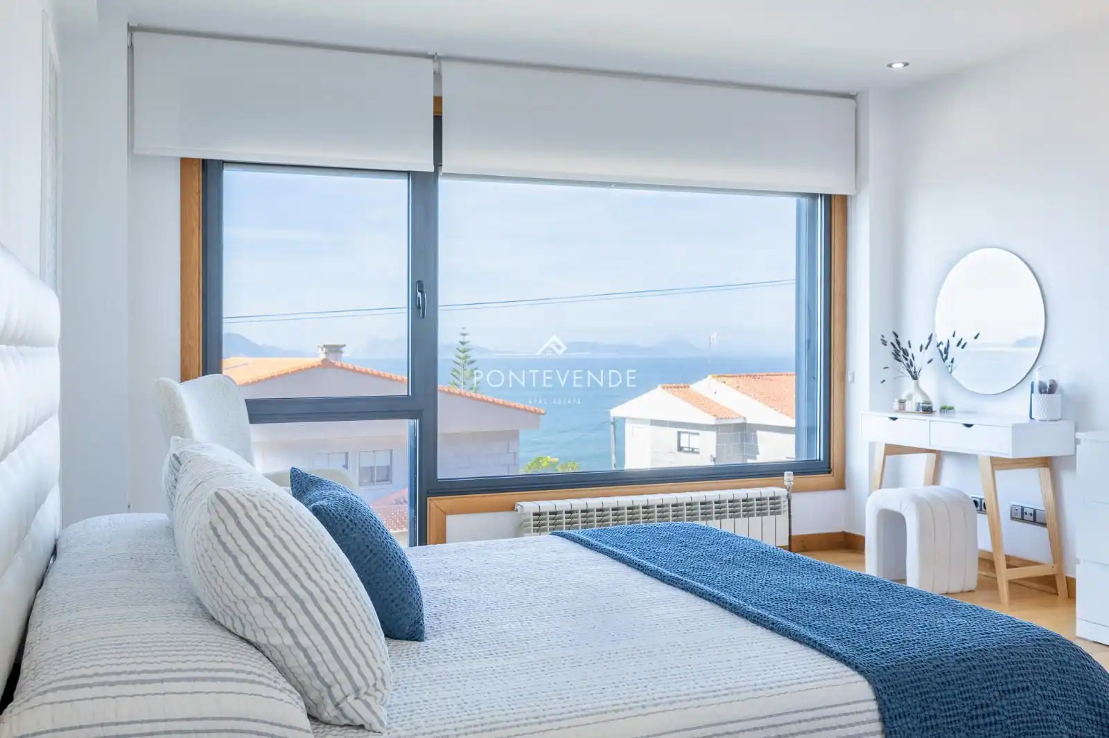 Dormitori de Casa o xalet en venda en Vigo  amb Calefacció, Jardí privat i Terrassa