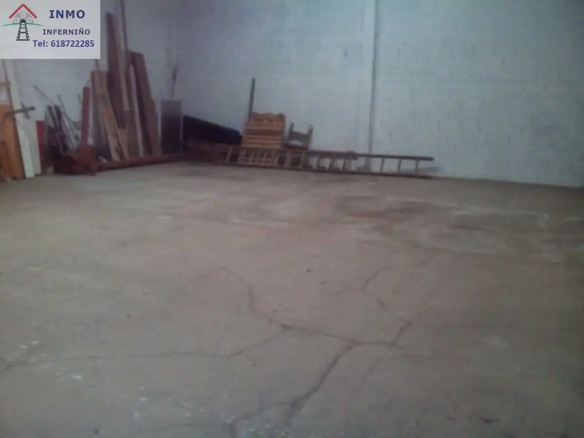 Fabrikhallen zur Miete in Santa Comba