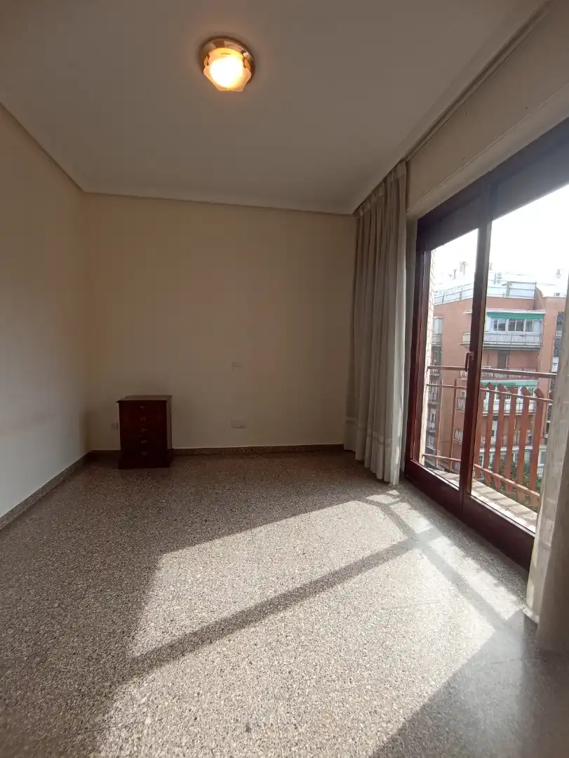 Schlafzimmer von Wohnung zur Miete in Madrid mit Klimaanlage, Heizung und Möbliert