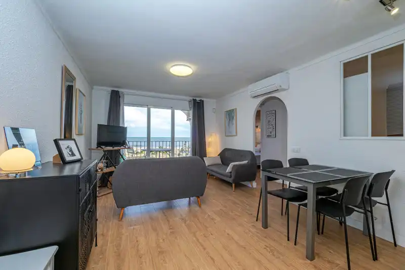 Sala d'estar de Pis en venda en Empuriabrava amb Piscina