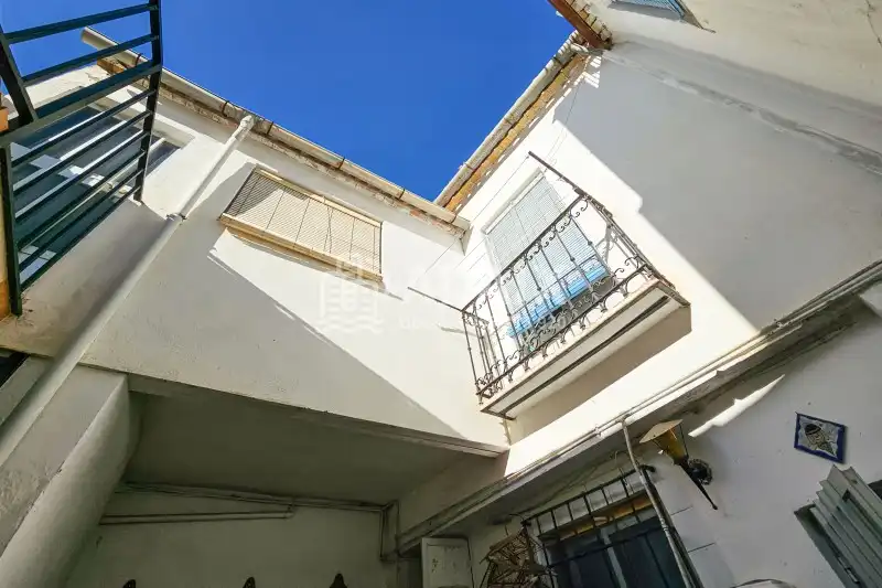 Vista exterior de Casa o xalet en venda en Úbeda amb Terrassa, Traster i Balcó