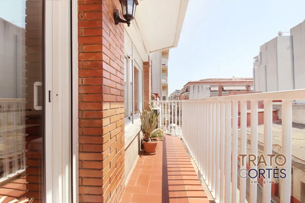 Appartamento con terrazza in vendita a Carrer de Santa Teresa, imagen 2