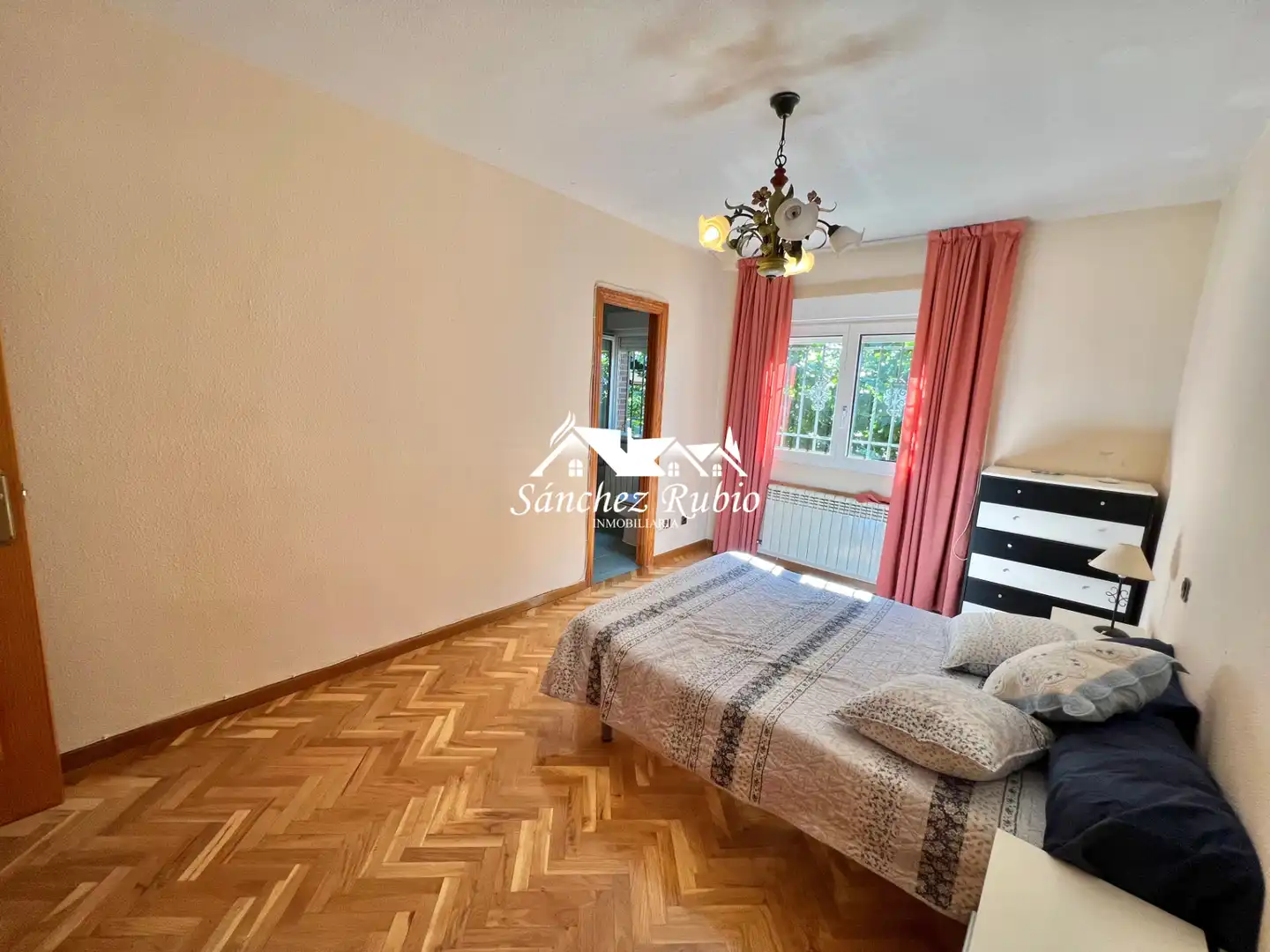 Bedroom of Houses for sale in Galapagar  with Heating, Private garden and Parquet flooring