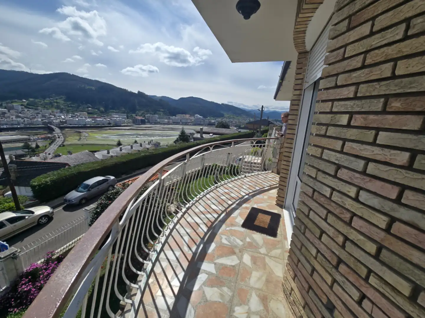 Vista exterior de Casa o xalet en venda en Viveiro amb Calefacció, Jardí privat i Parquet
