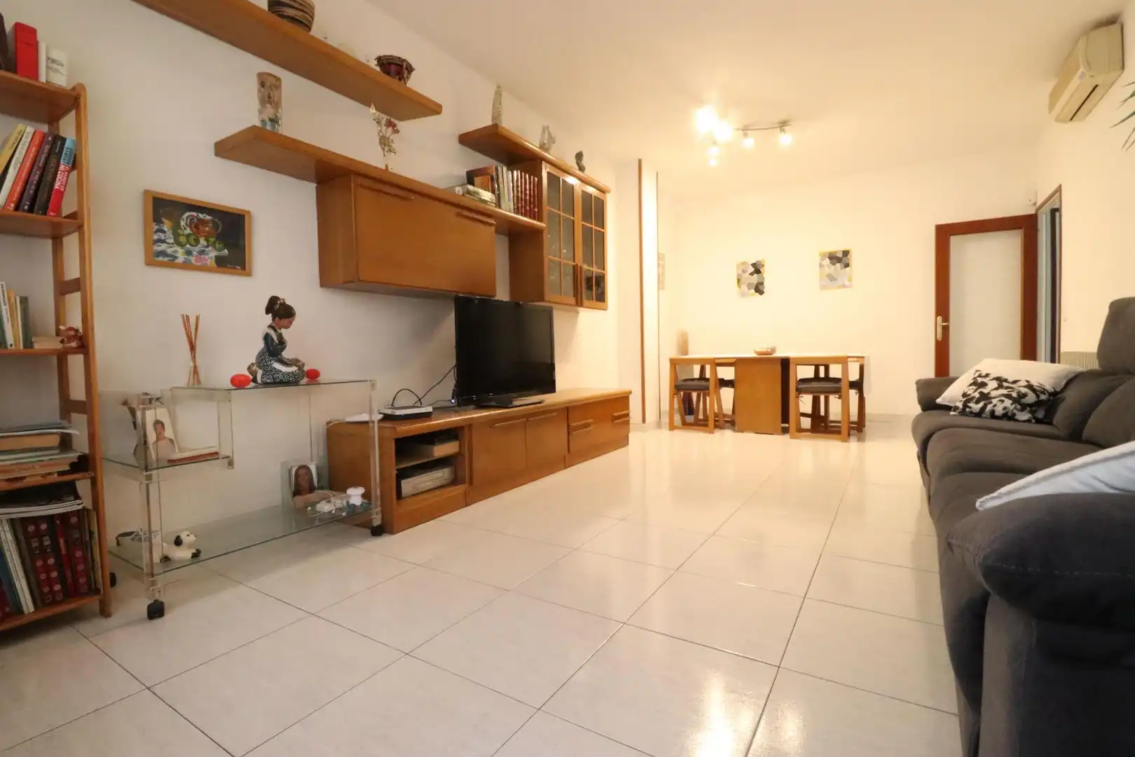 Wohnzimmer von Erdgeschoss zum Verkauf in Sabadell mit Klimaanlage, Heizung und Terrasse