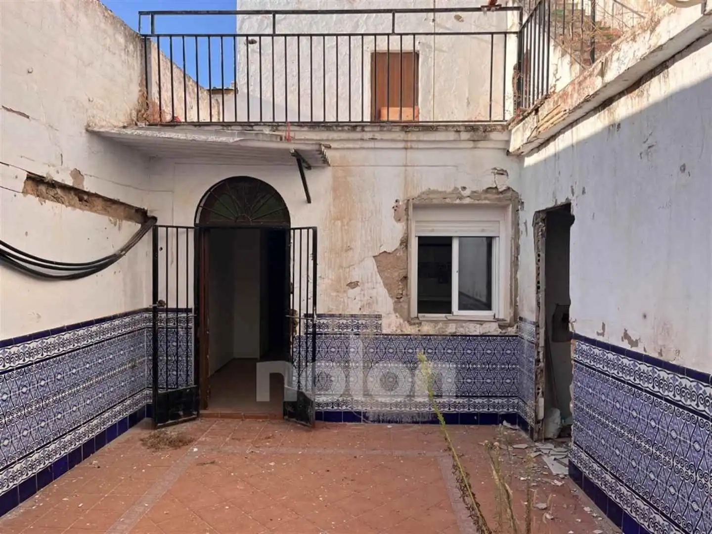 Vista exterior de Casa adosada en venda en La Puebla de Cazalla amb Jardí privat i Piscina