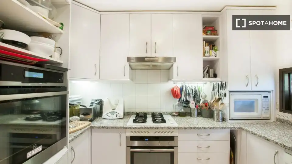 Cocina de Piso de alquiler en Madrid con Aire acondicionado, Calefacción y Amueblado