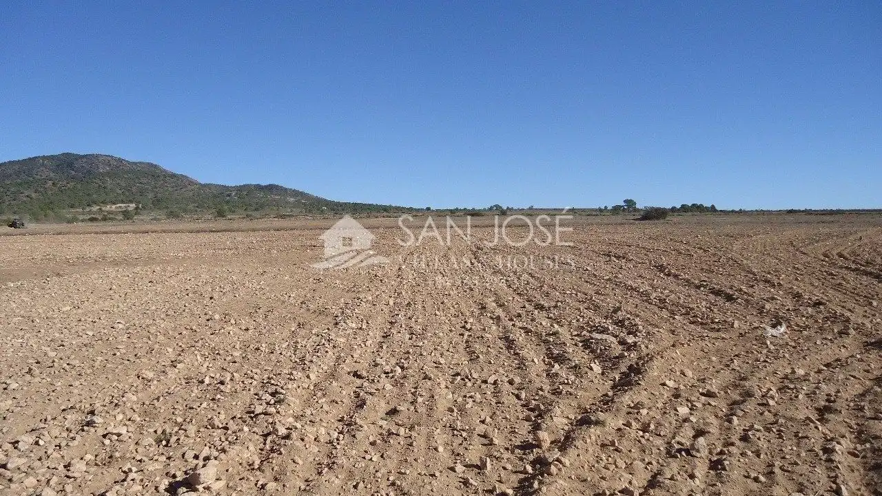 Finca rústica en venda en Yecla