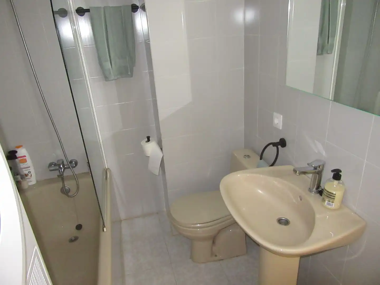 Baño de Apartamento en venta en Jaca con Calefacción, Terraza y Amueblado