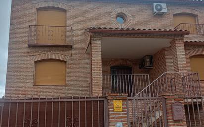 Exterior view of House or chalet for sale in El Carpio de Tajo  with Air Conditioner, Heating and Private garden