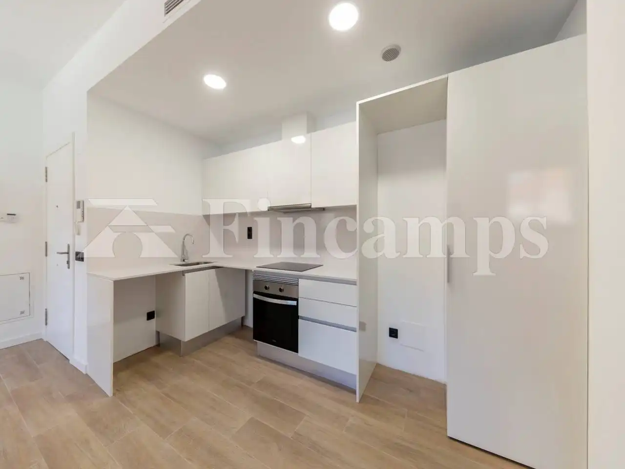 Kitchen of Flat for rent in Sabadell  with Air Conditioner, Parquet flooring and Storage room