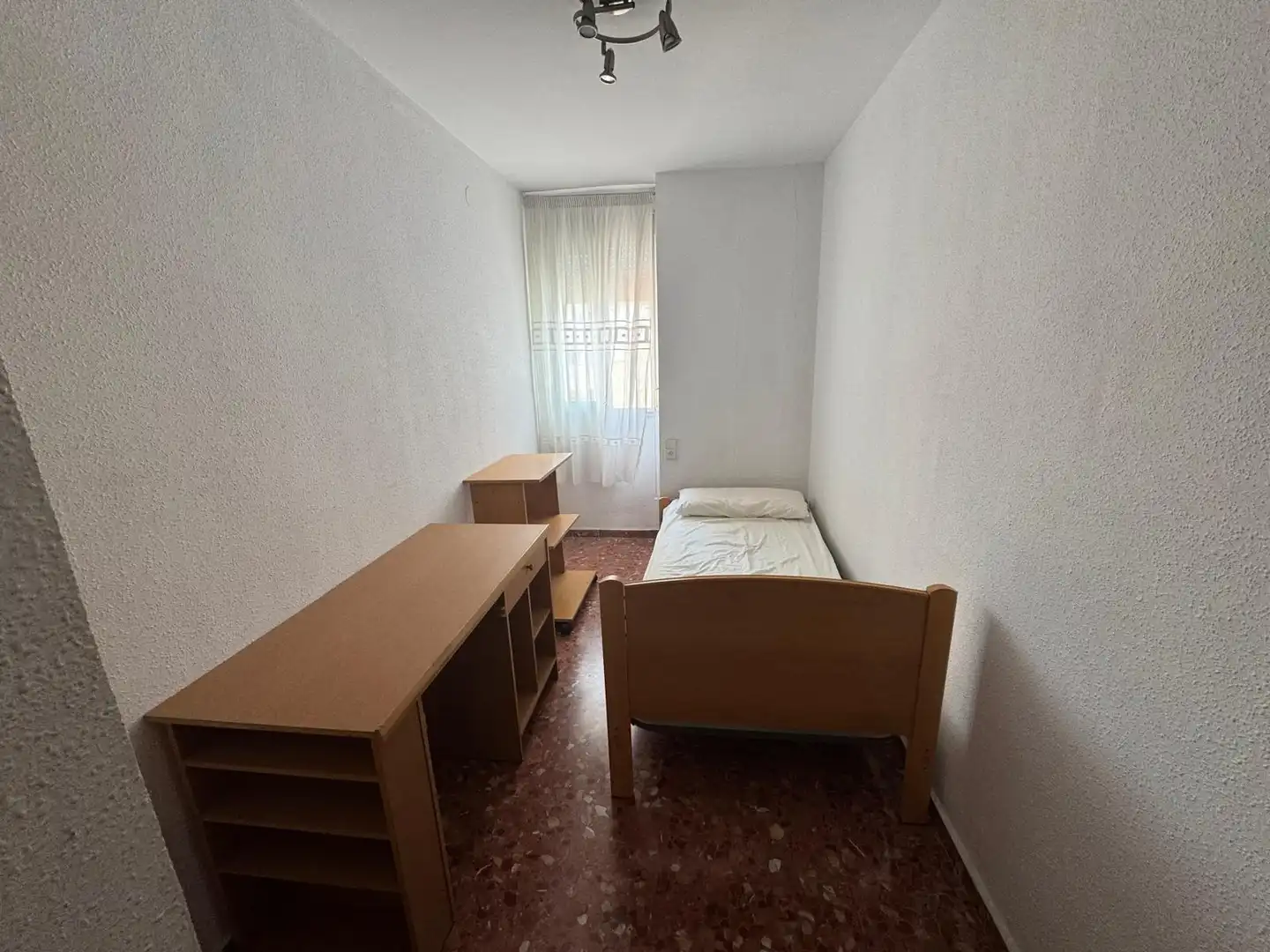 Habitación de Piso de alquiler en Burjassot con Amueblado y Balcón
