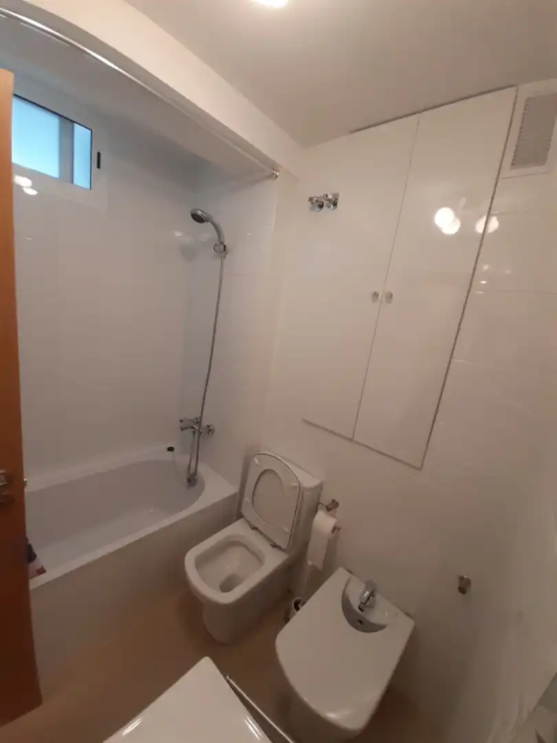 Bathroom of Flat for rent in Santiago de Compostela   with Heating, Furnished and Oven