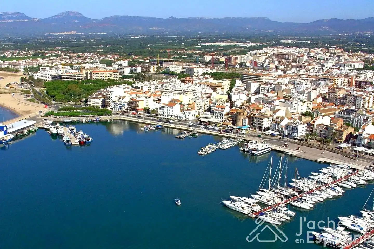 Vista exterior de Apartament en venda en Cambrils amb Moblat, Balcó i Internet