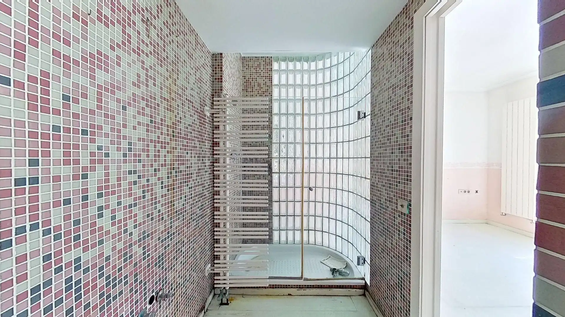 Badezimmer von Einfamilien-Reihenhaus zum Verkauf in El Prat de Llobregat mit Privatgarten und Terrasse
