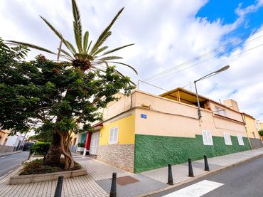 Casa en venda a Calle Calle Doctor Jiménez Neyra