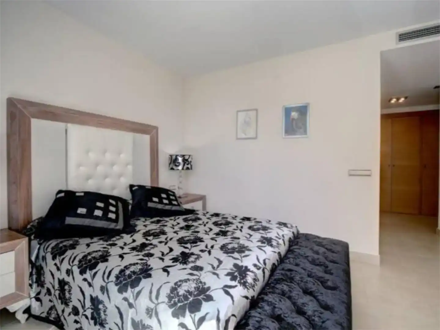 Schlafzimmer von Wohnung zur Miete in Marbella mit Klimaanlage, Schwimmbad und Balkon