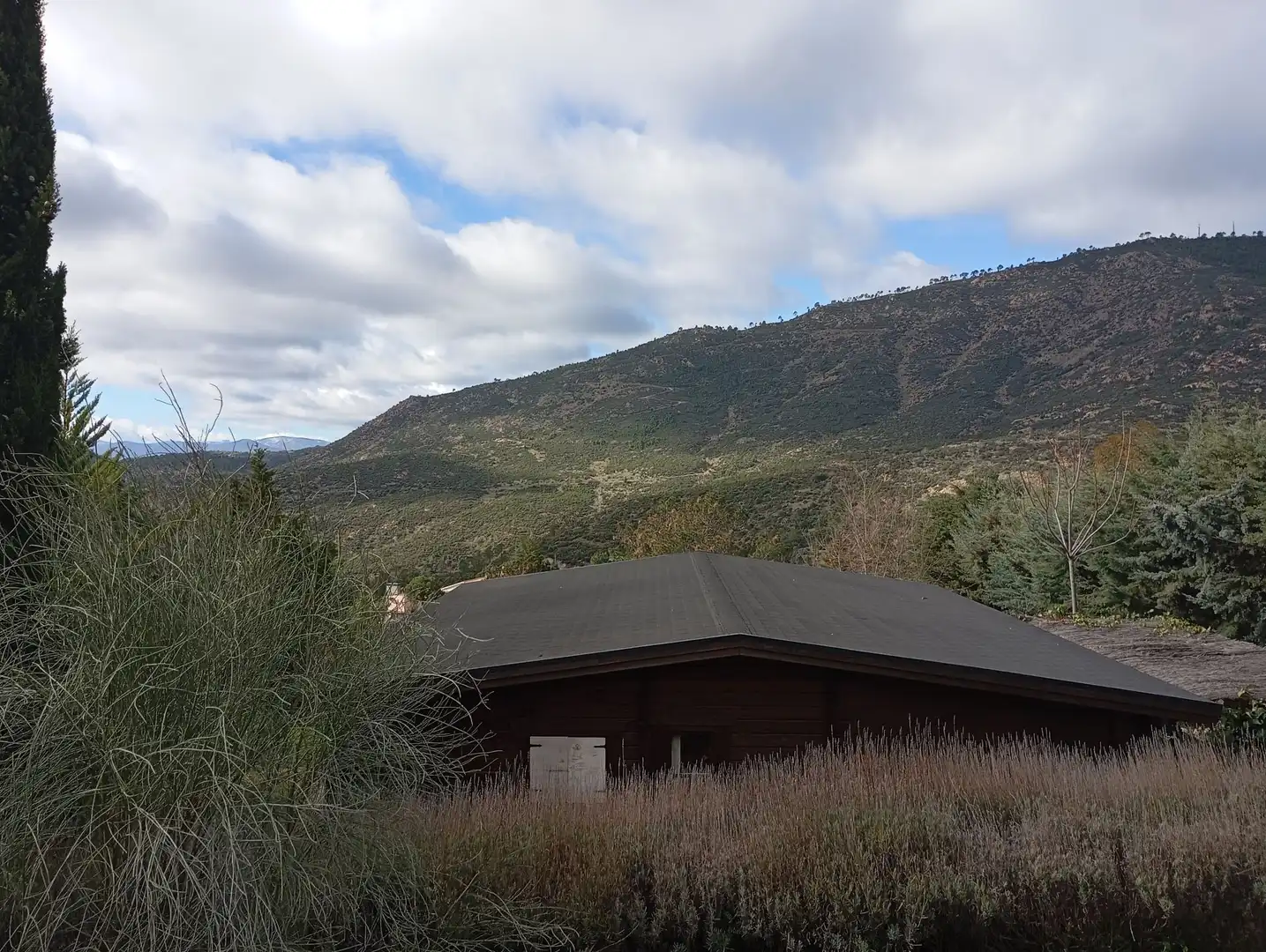Vista exterior de Casa o xalet en venda en Robledo de Chavela amb Aire condicionat, Calefacció i Jardí privat