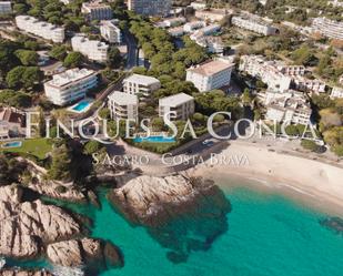 Vista exterior de Àtic en venda en Sant Feliu de Guíxols amb Aire condicionat, Parquet i Terrassa