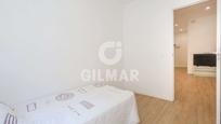 Bedroom of Flat for sale in  Madrid Capital