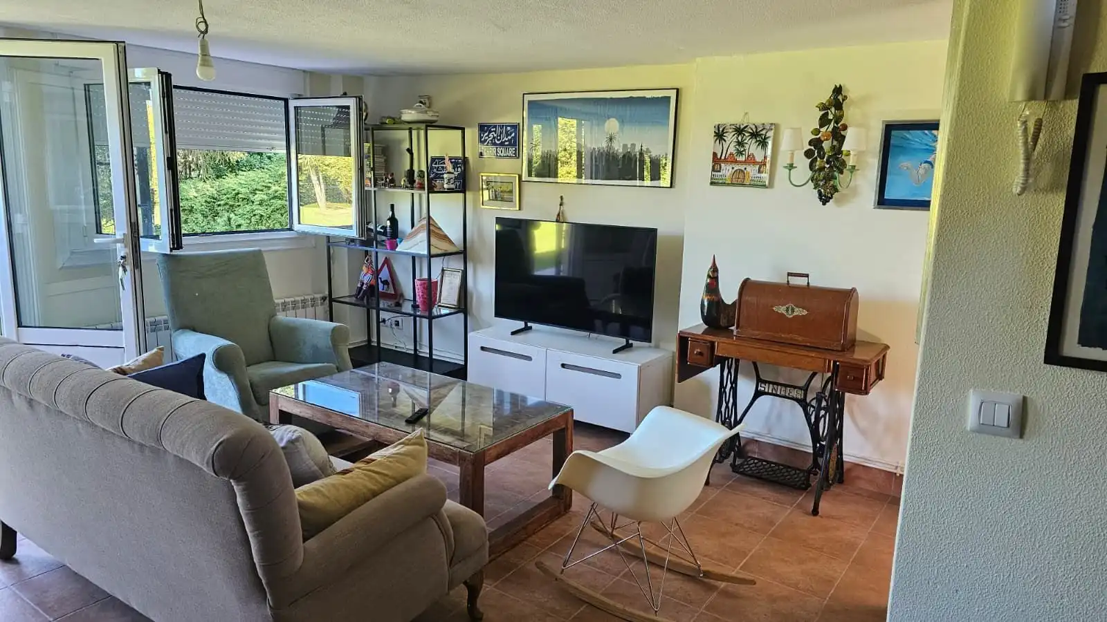 Sala d'estar de Casa o xalet de lloguer en Oleiros amb Calefacció