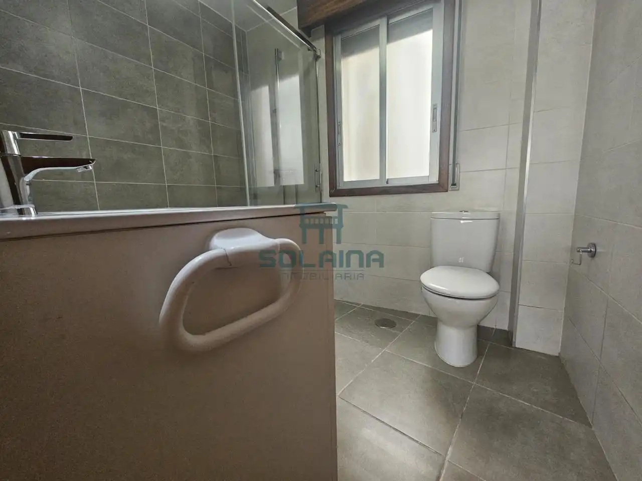 Badezimmer von Wohnung zur Miete in Ourense Capital  mit Heizung, Parkett und Abstellraum