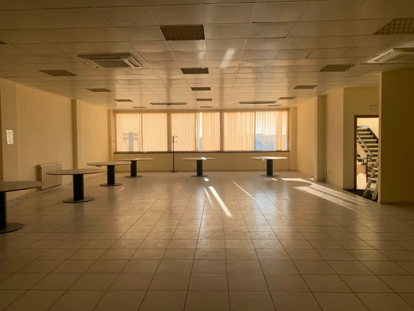 Gebäude zur Miete in Gavà mit Alarm