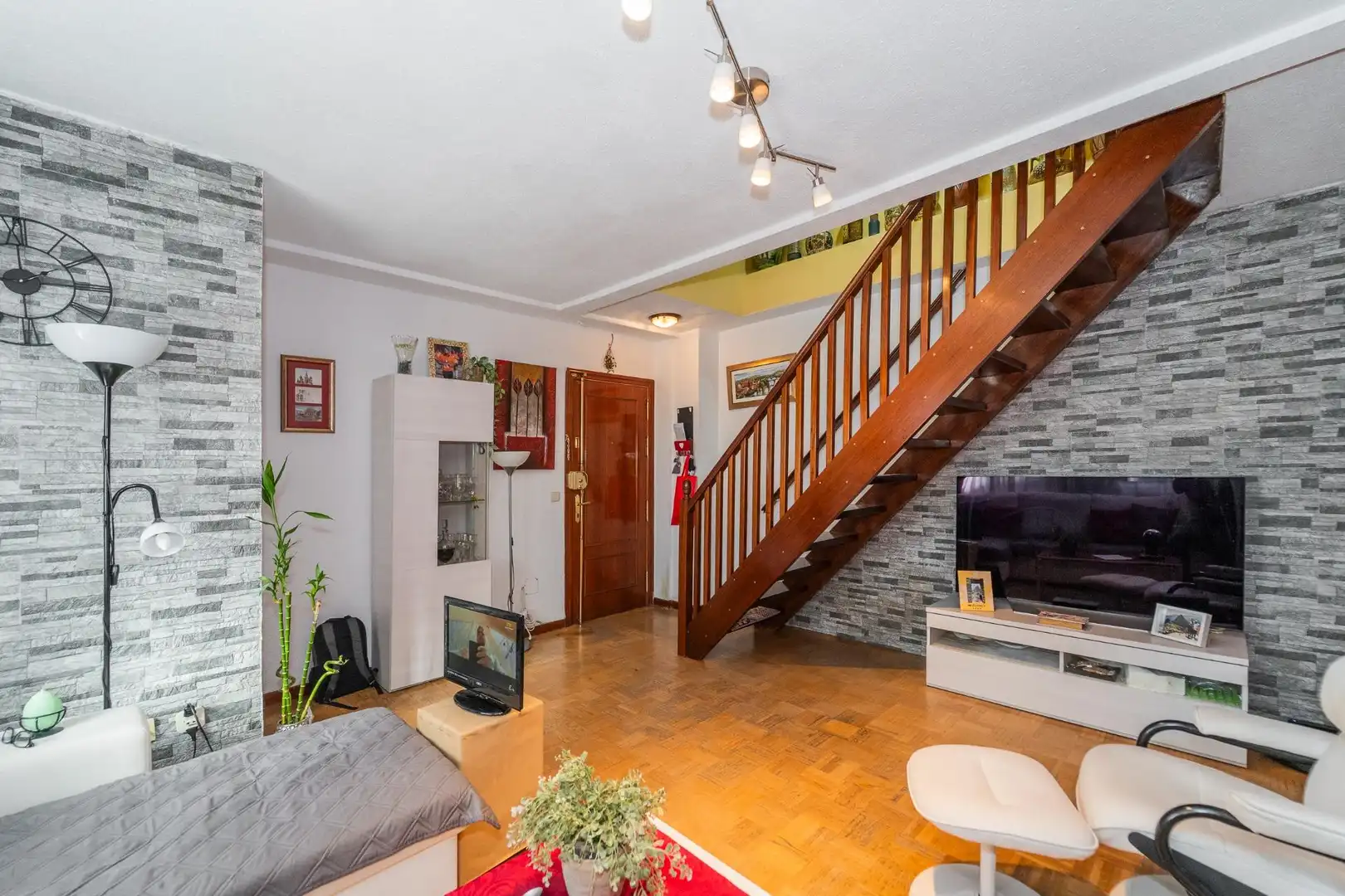 Sala d'estar de Dúplex en venda en Leganés amb Calefacció i Parquet
