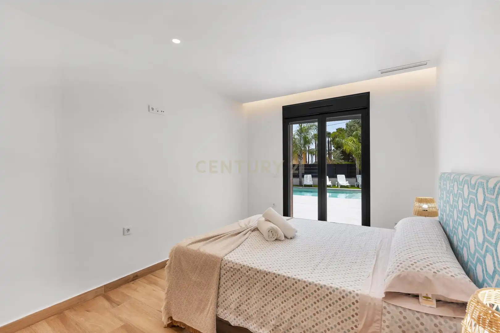 Dormitori de Casa o xalet en venda en Catral amb Aire condicionat, Jardí privat i Piscina