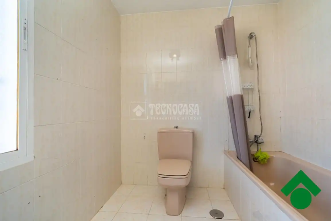 Baño de Casa adosada en venta en Maracena con Aire acondicionado, Calefacción y Terraza
