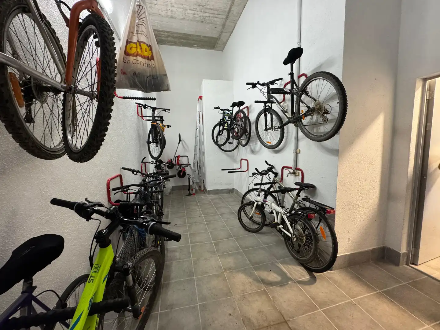 Parkplatz von Wohnung zum Verkauf in Barcelona mit Balkon