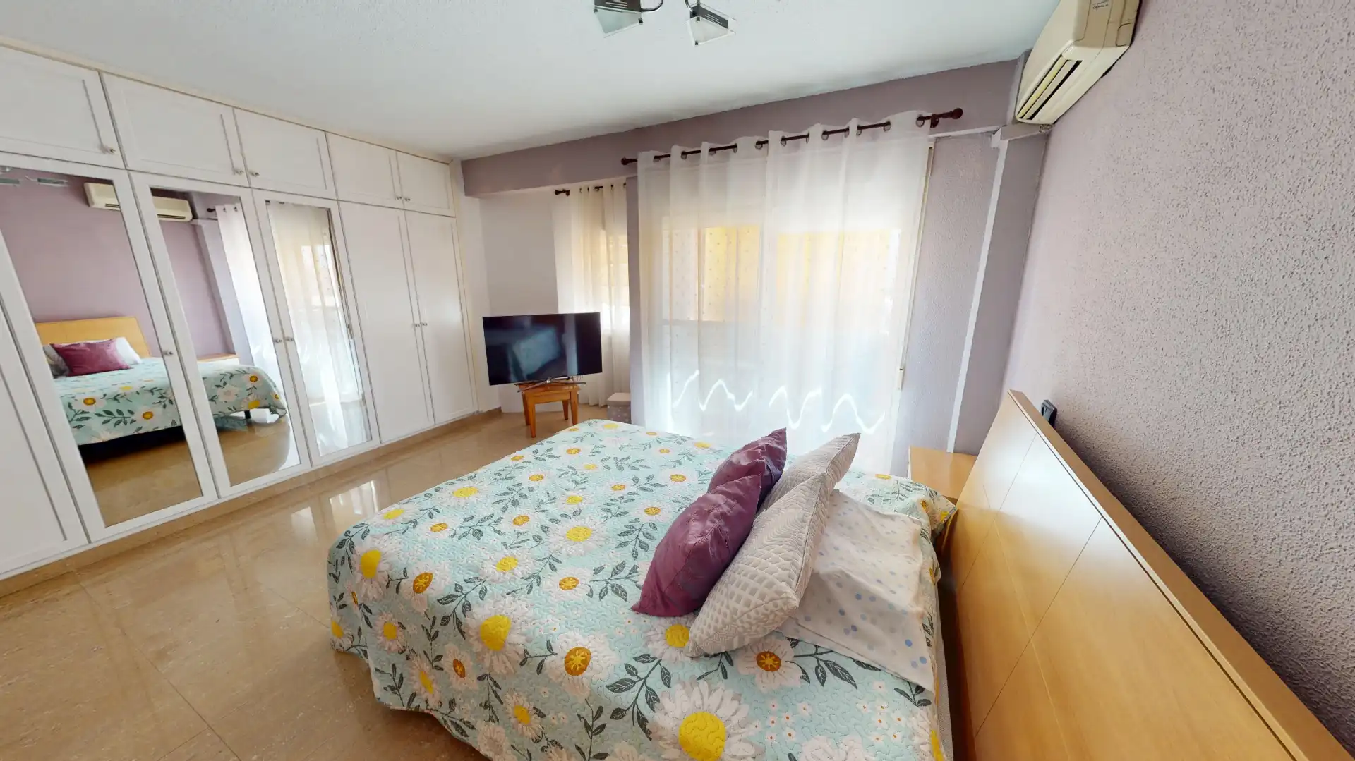 Habitación de Dúplex en venta en Benidorm con Aire acondicionado, Terraza y Amueblado