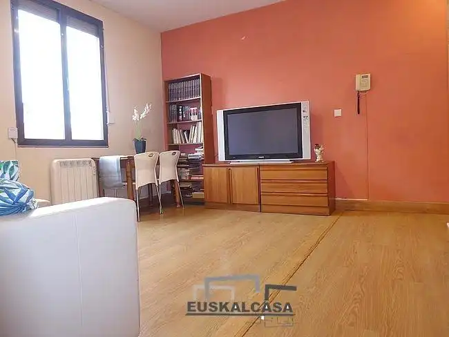 Sala d'estar de Pis en venda en Bilbao  amb Calefacció i Parquet