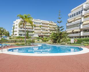 Vista exterior de Apartament en venda en Marbella amb Aire condicionat, Terrassa i Piscina