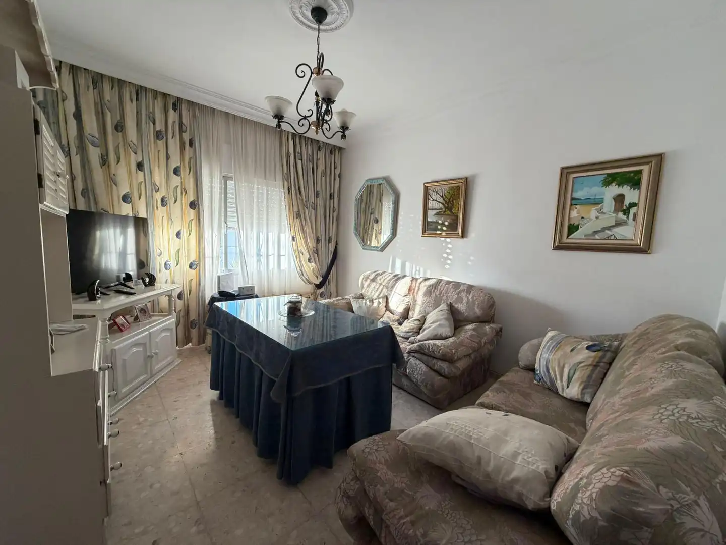 Sala de estar de Casa o chalet en venta en Chiclana de la Frontera con Jardín privado, Piscina y Amueblado