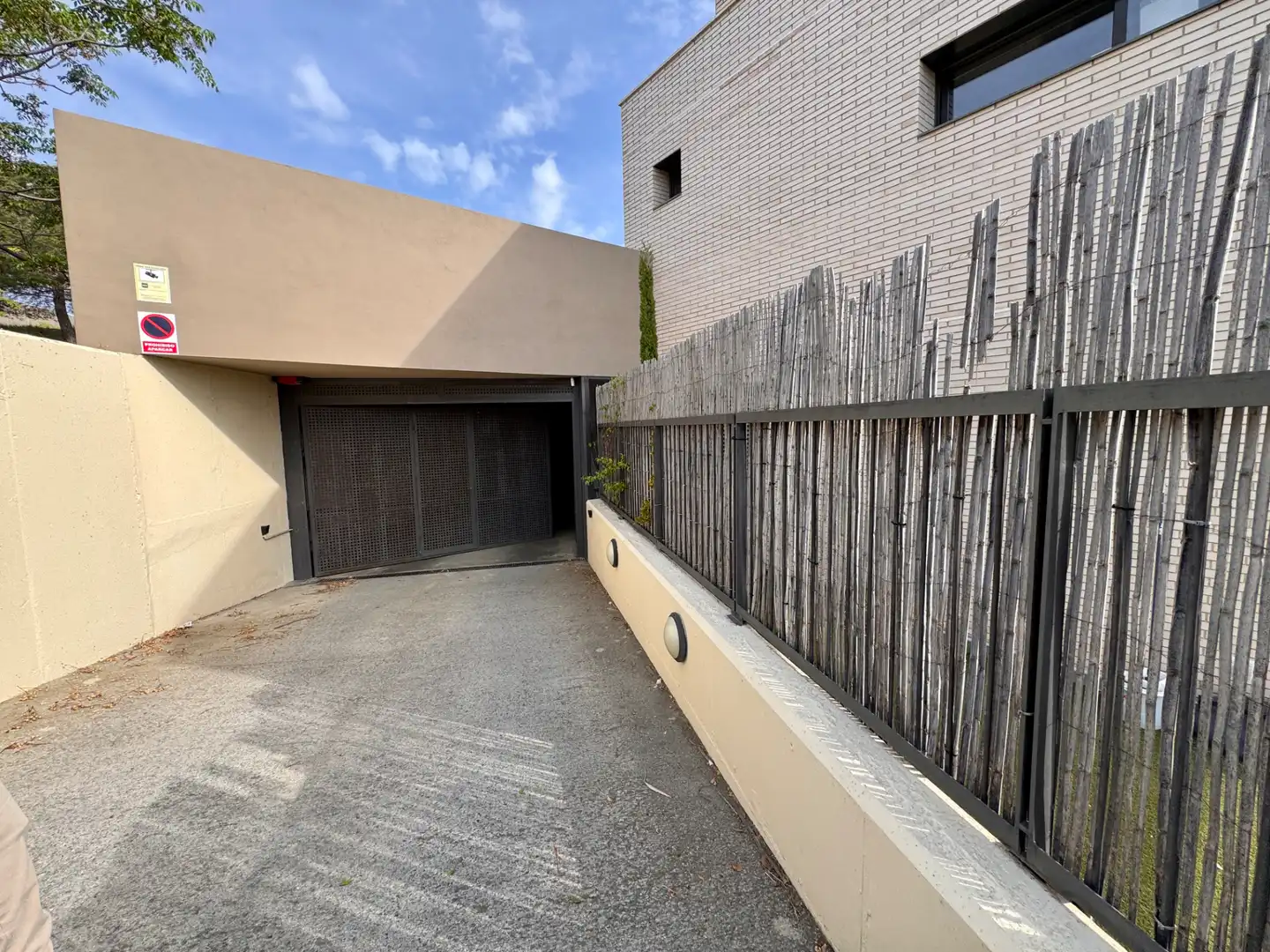Vista exterior de Casa adosada en venta en Mataró con Aire acondicionado, Calefacción y Jardín privado