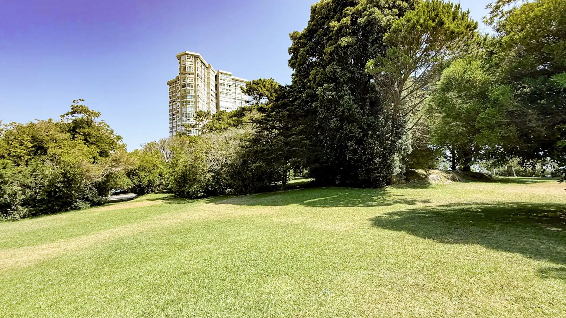 Vista exterior de Piso en venta en Vigo  con Calefacción, Jardín privado y Amueblado