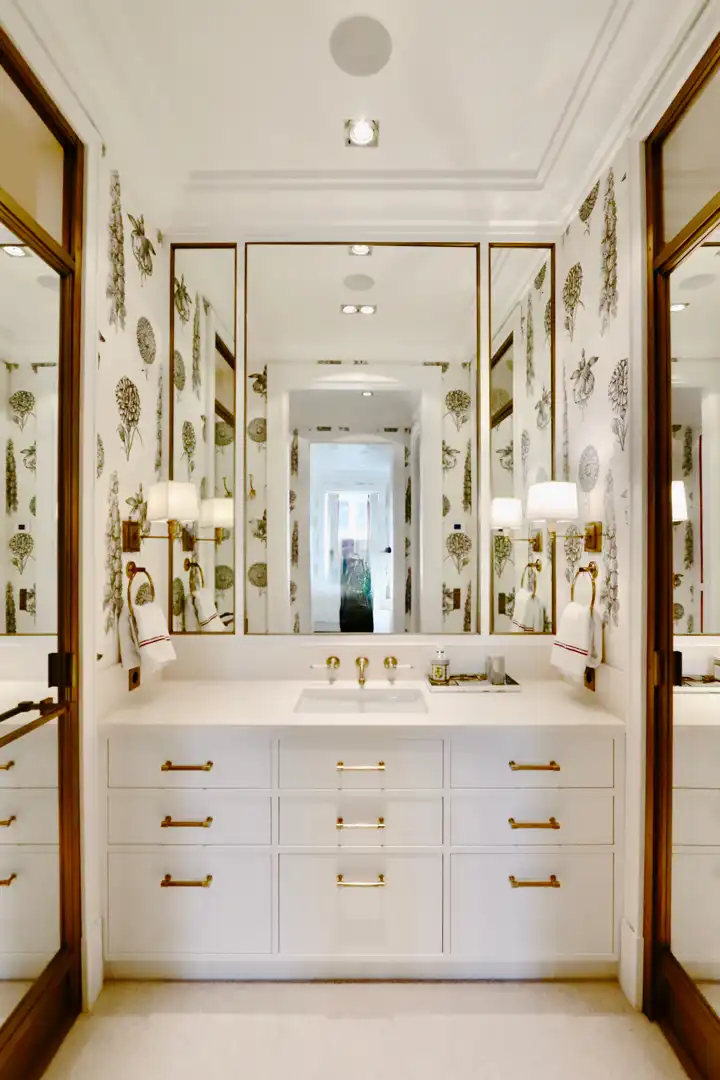 Bathroom of Flat for sale in Madrid  with Air Conditioner, Heating and Storage room