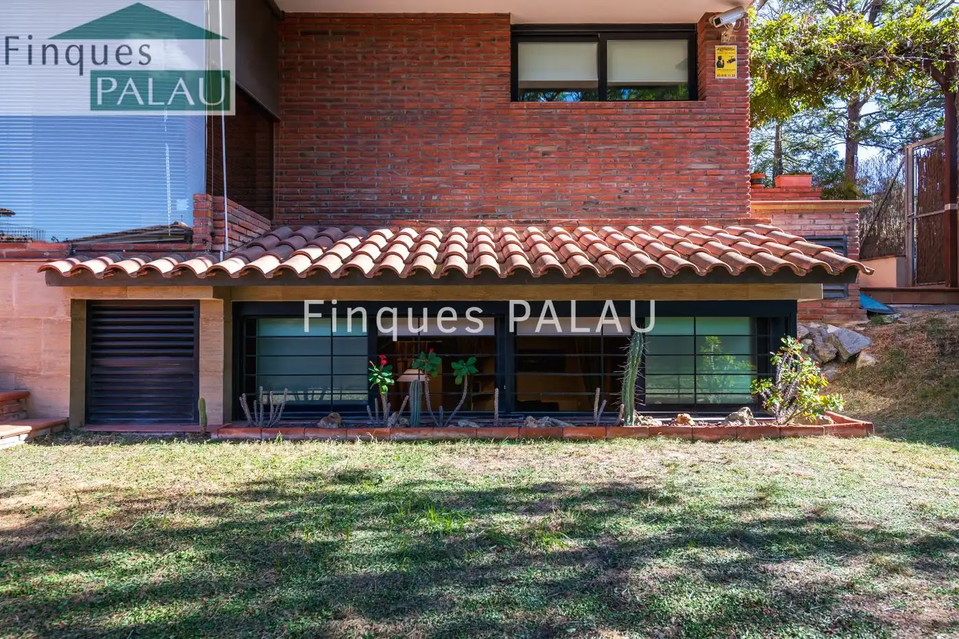 Terrassa de Casa o xalet en venda en Sant Just Desvern amb Aire condicionat, Calefacció i Jardí privat